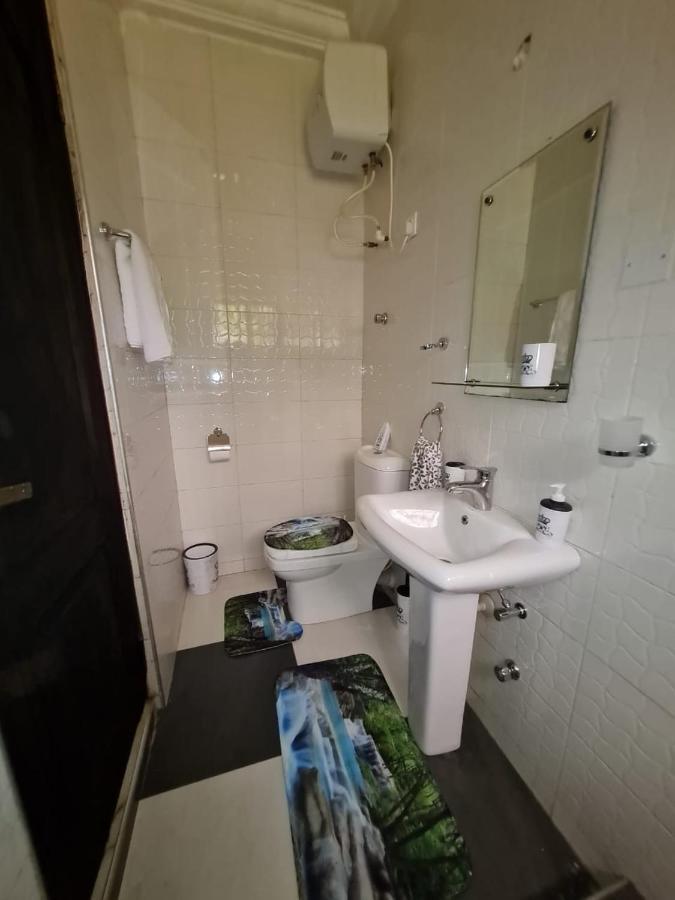 Nesta Barron -Home Away From Home North Legon Экстерьер фото