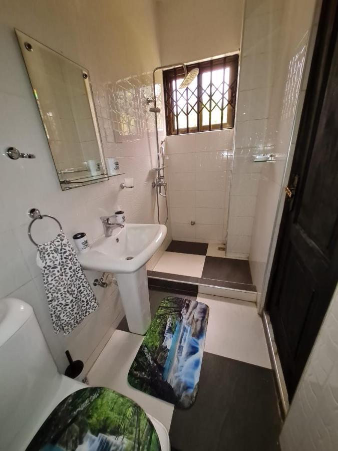 Nesta Barron -Home Away From Home North Legon Экстерьер фото
