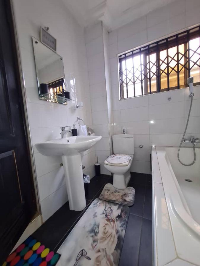 Nesta Barron -Home Away From Home North Legon Экстерьер фото
