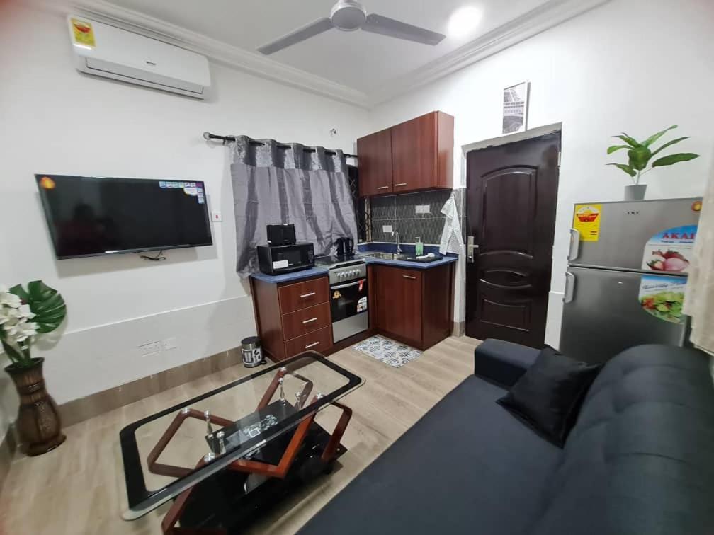 Nesta Barron -Home Away From Home North Legon Экстерьер фото
