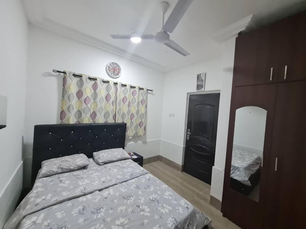 Nesta Barron -Home Away From Home North Legon Экстерьер фото