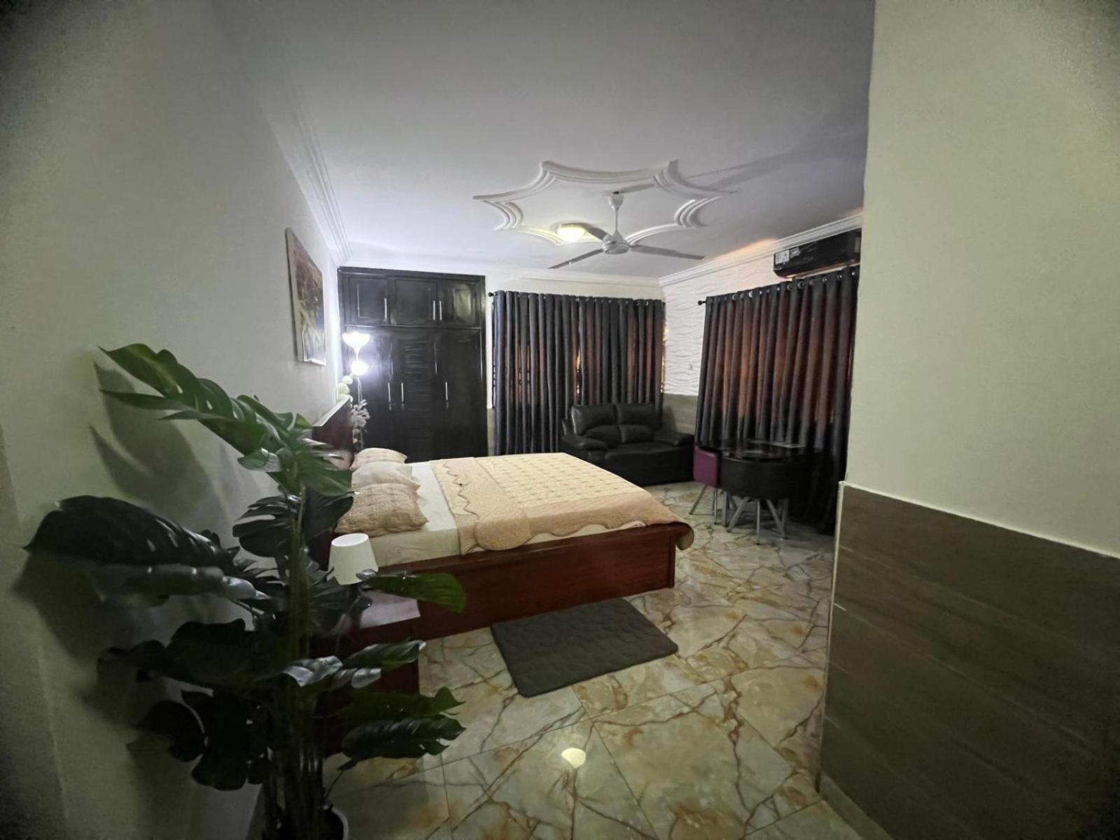 Nesta Barron -Home Away From Home North Legon Экстерьер фото
