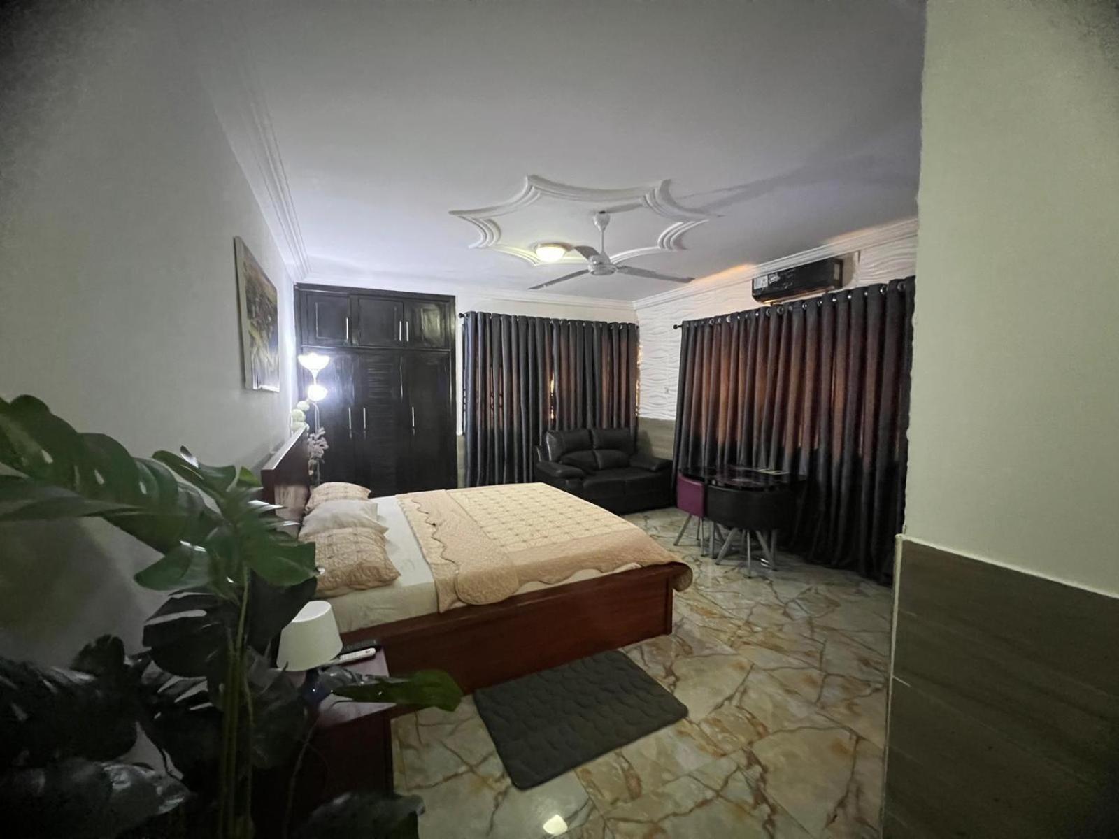 Nesta Barron -Home Away From Home North Legon Экстерьер фото
