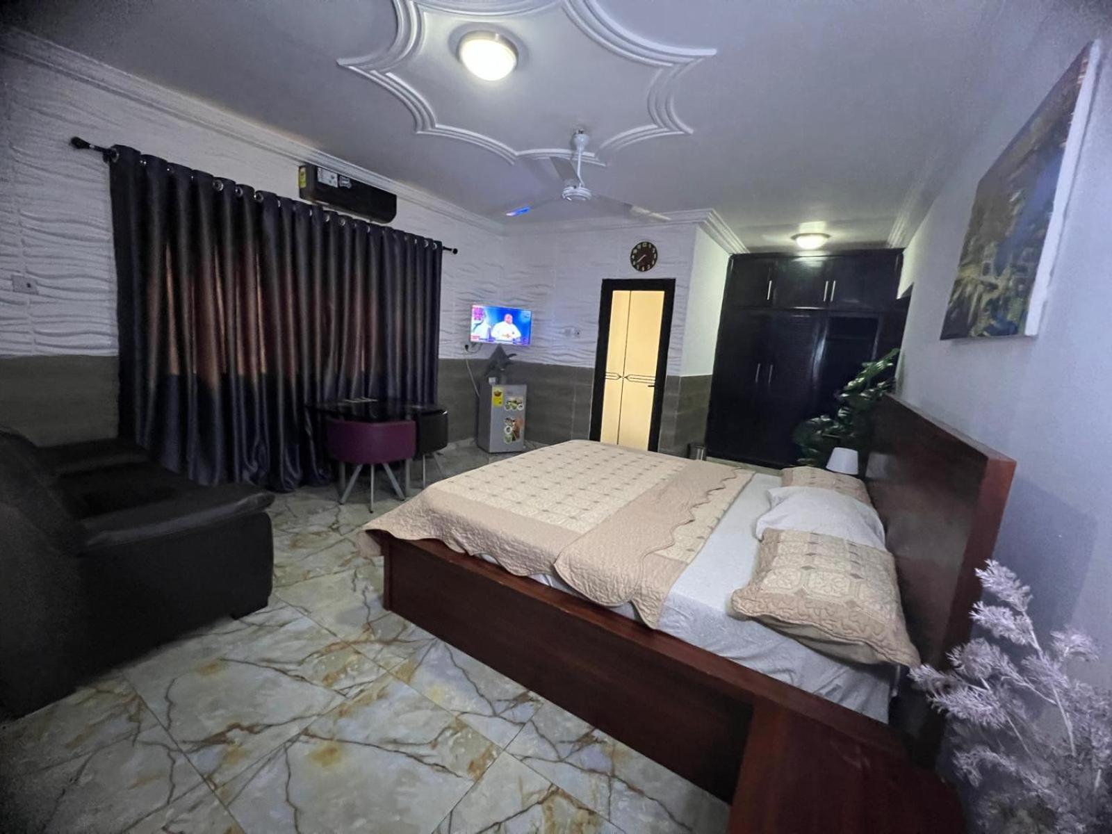 Nesta Barron -Home Away From Home North Legon Экстерьер фото
