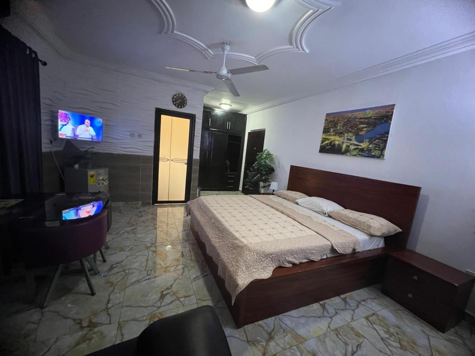 Nesta Barron -Home Away From Home North Legon Экстерьер фото