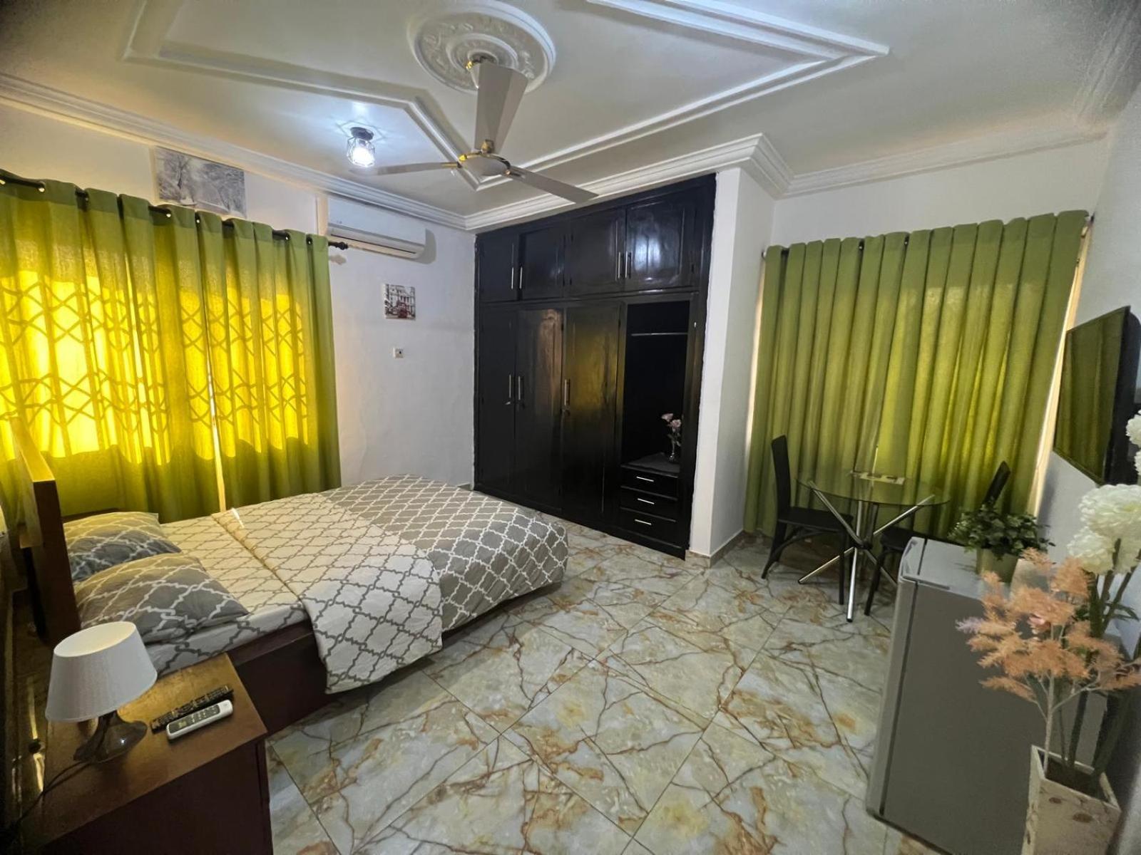 Nesta Barron -Home Away From Home North Legon Экстерьер фото