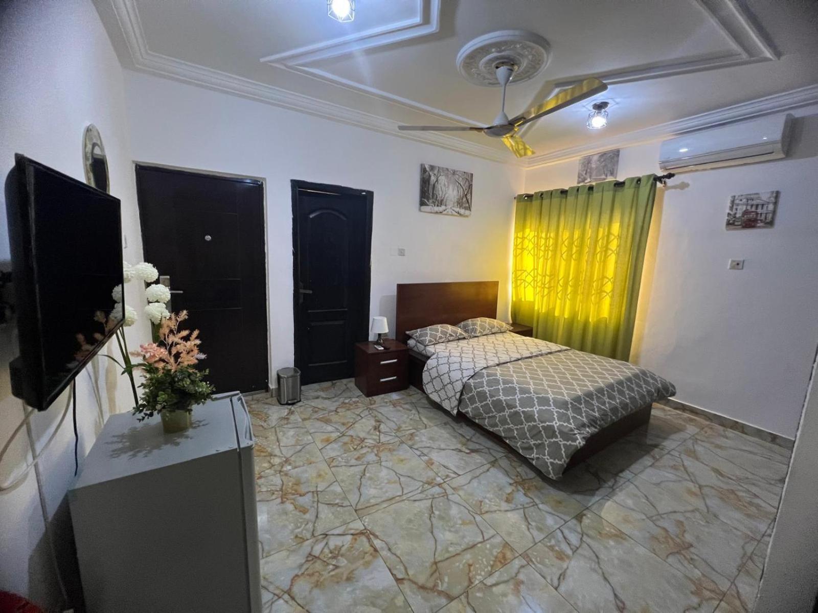 Nesta Barron -Home Away From Home North Legon Экстерьер фото