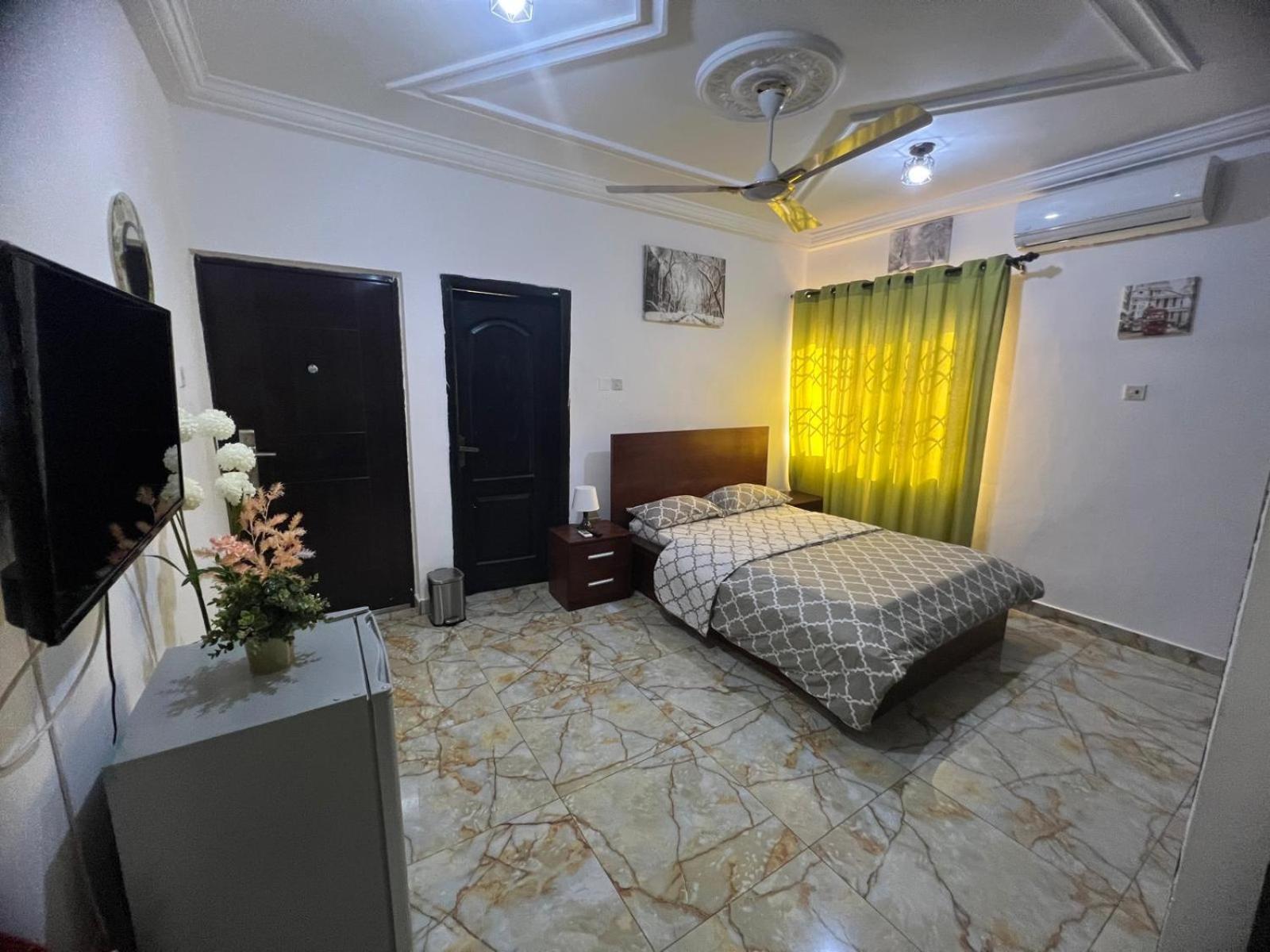 Nesta Barron -Home Away From Home North Legon Экстерьер фото