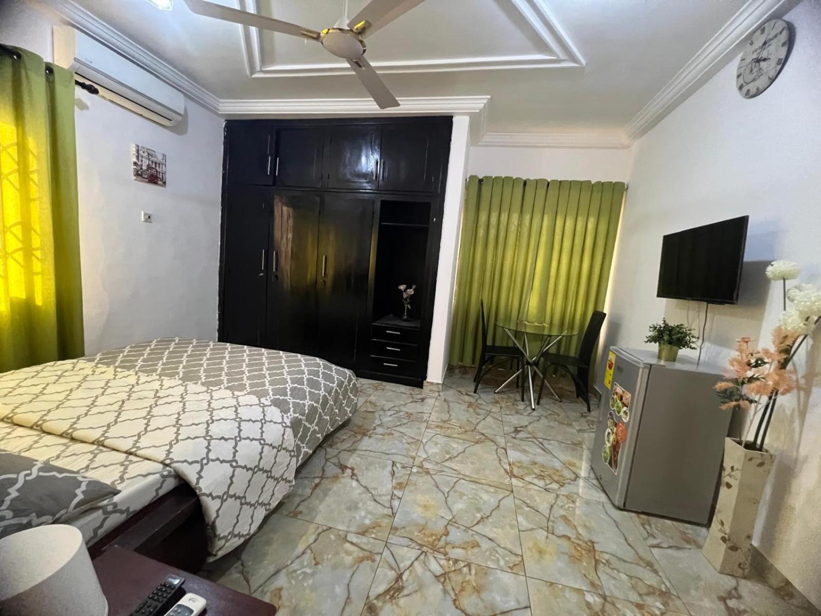 Nesta Barron -Home Away From Home North Legon Экстерьер фото