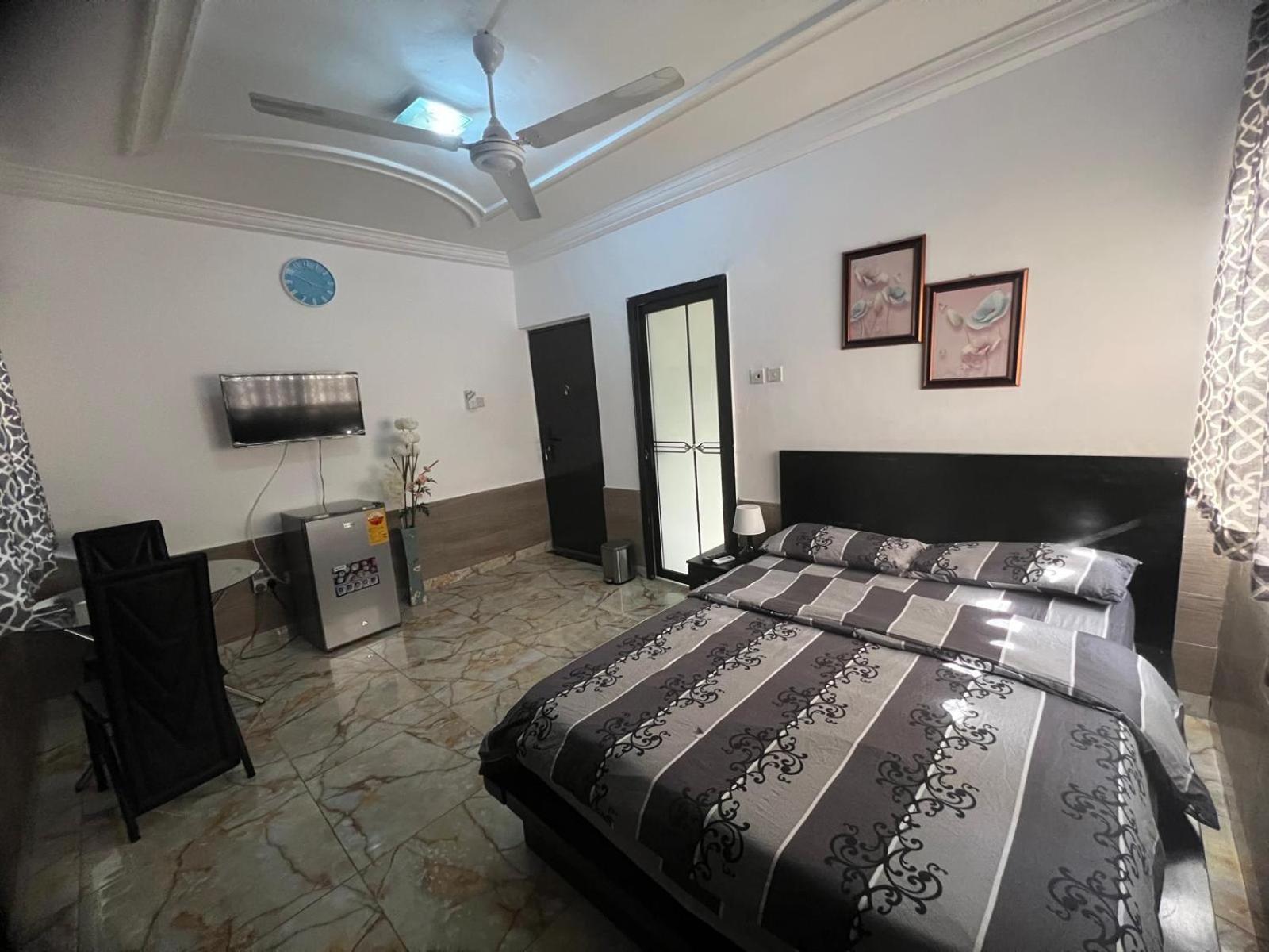Nesta Barron -Home Away From Home North Legon Экстерьер фото