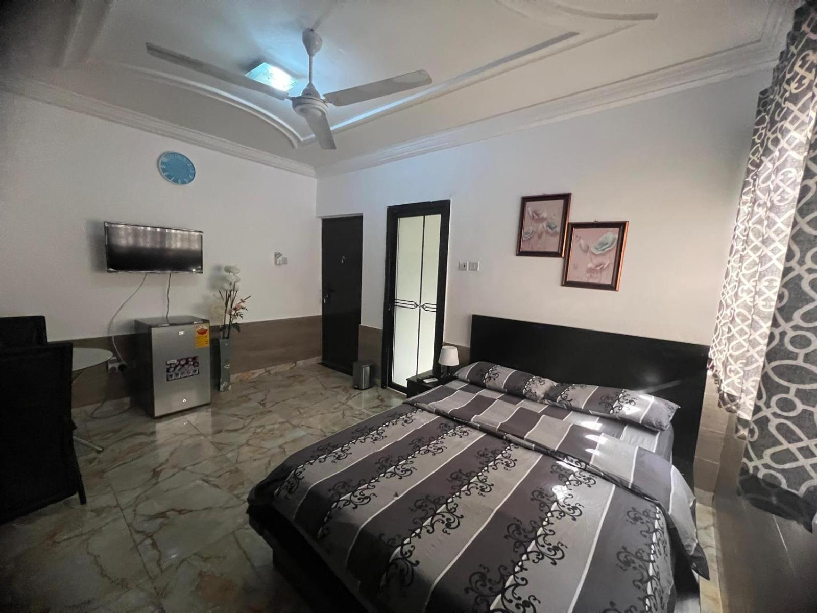 Nesta Barron -Home Away From Home North Legon Экстерьер фото